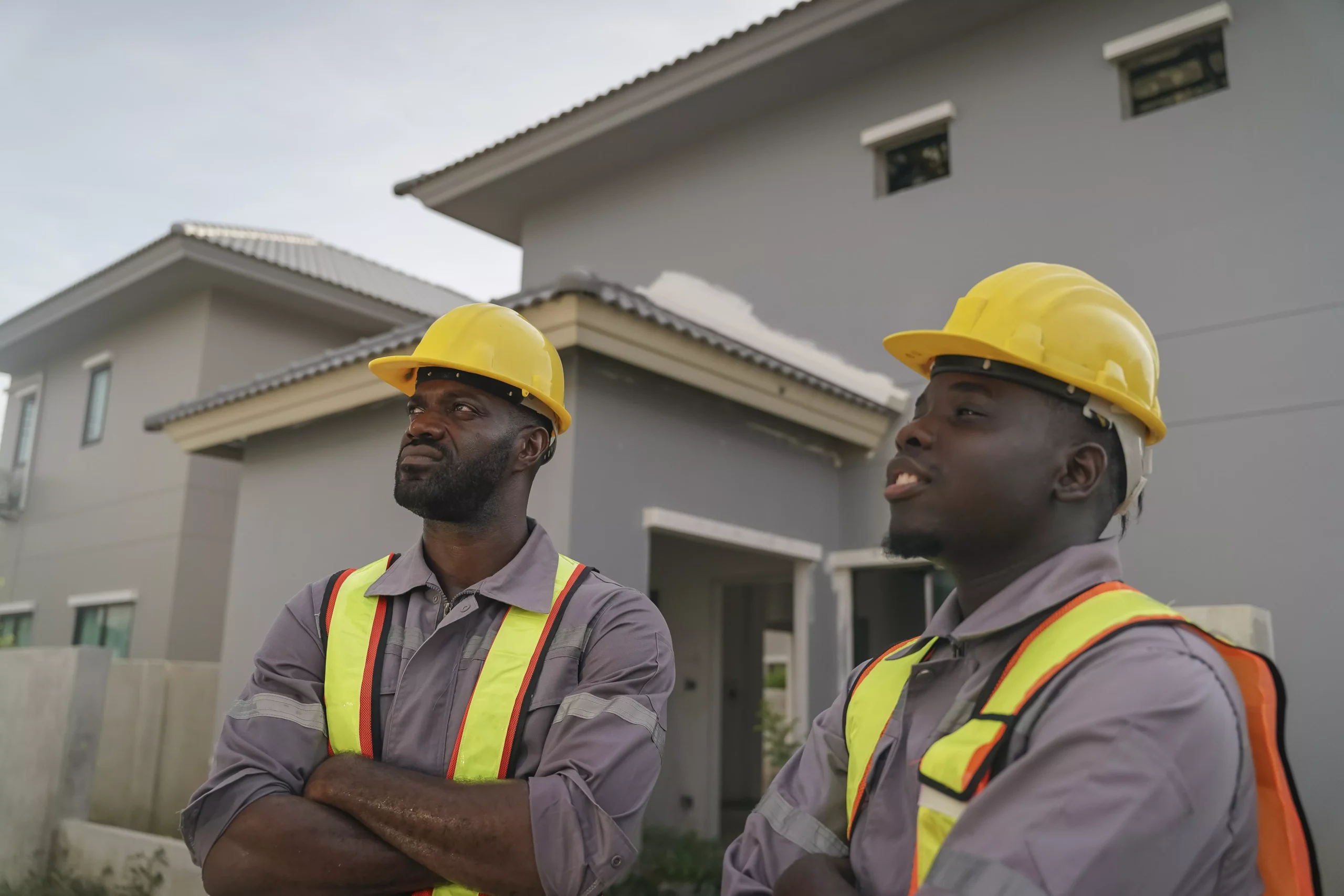 construction-workers-discussing-project-progress