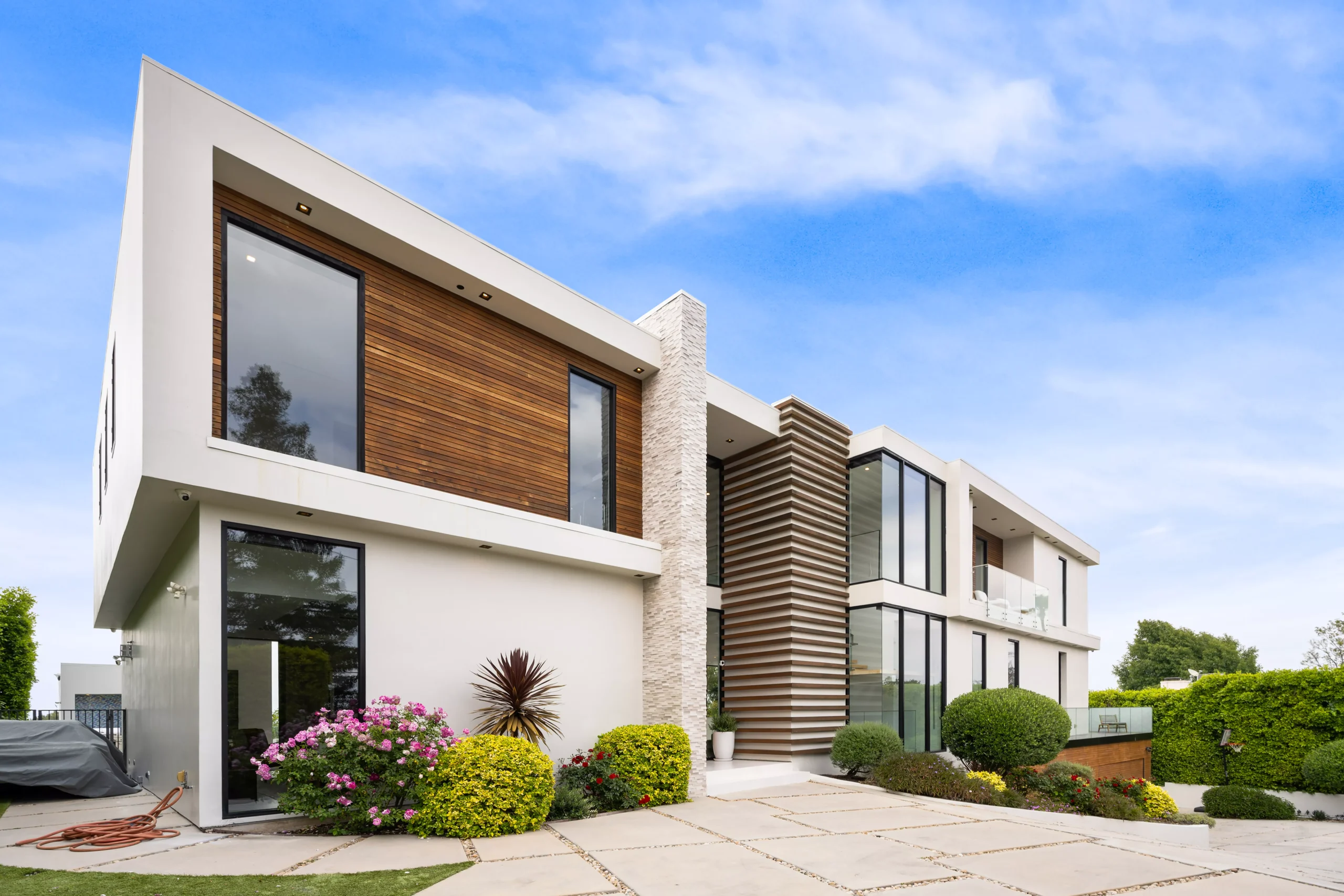 spacious-contemporary-house-with-lush-greenery-sur