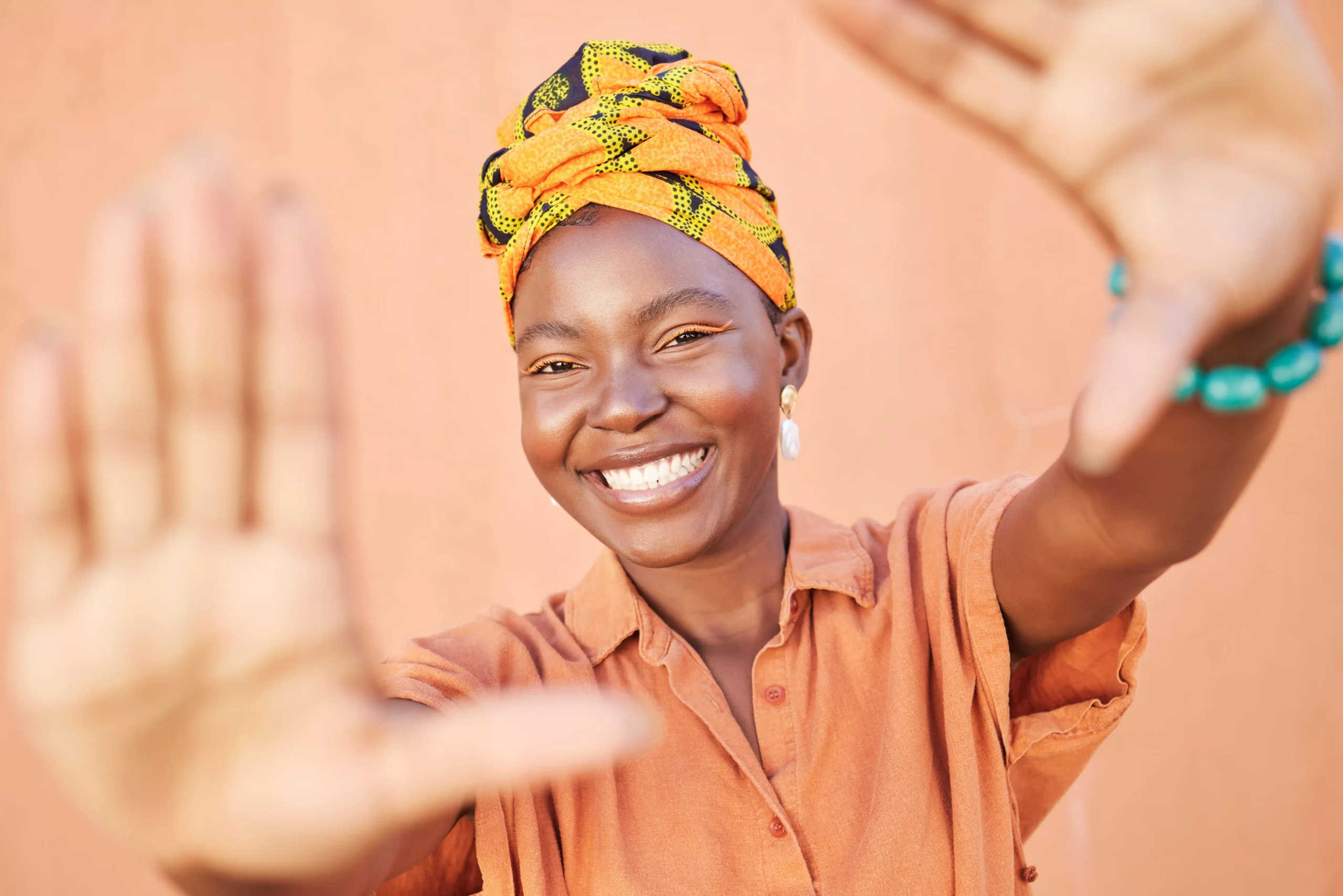 fashion-black-woman-face-or-framing-hands-on-oran