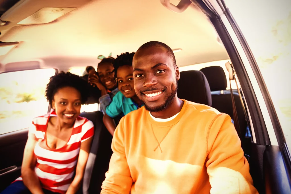 happy-family-sitting-in-car