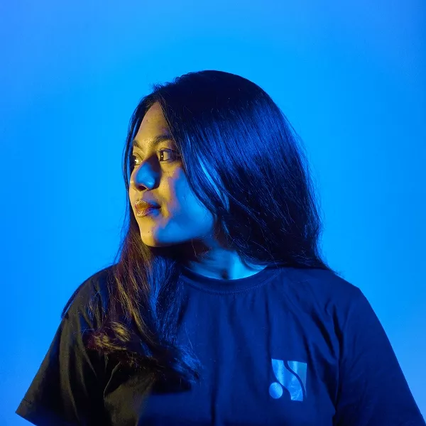Ratna W